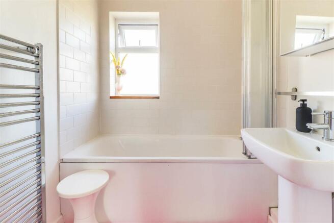 Bathroom 1.1.jpg