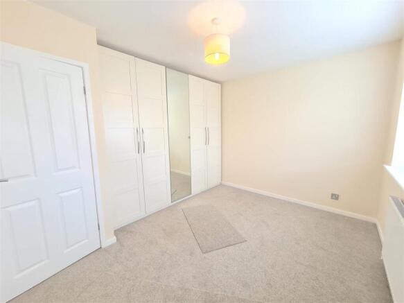 4 bed Detached to rent Image 5