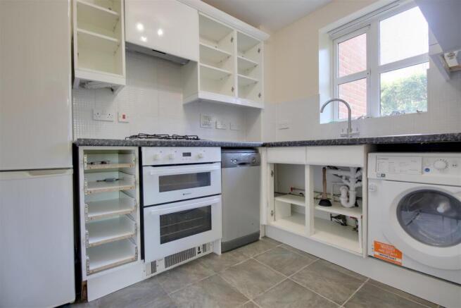 Kitchen (no doors).jpg