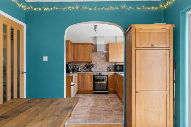 4 bed Detached for sale Image 5
