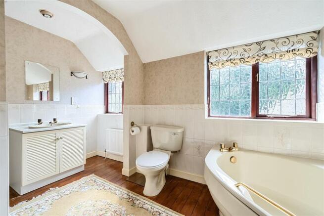 6 Ashby Park - Bathroom