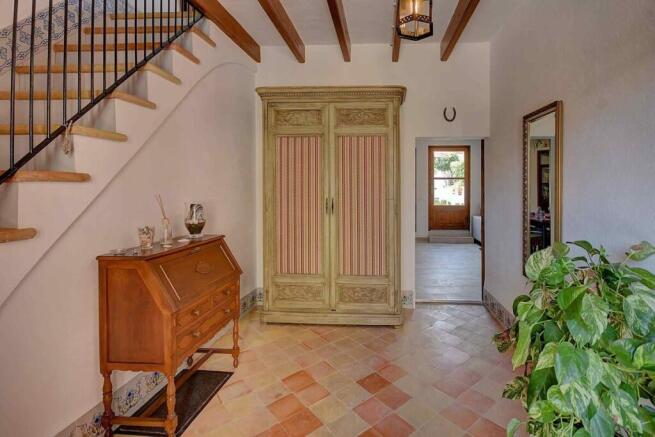 03-s'arraco-Charmantes Stadthaus mit Pool und Weitblick-kaufen-flur