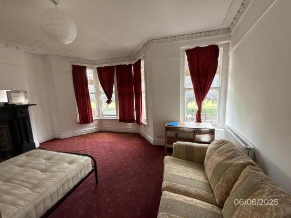 Spacious Room Available
