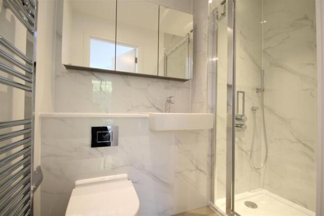 EN SUITE SHOWER ROOM
