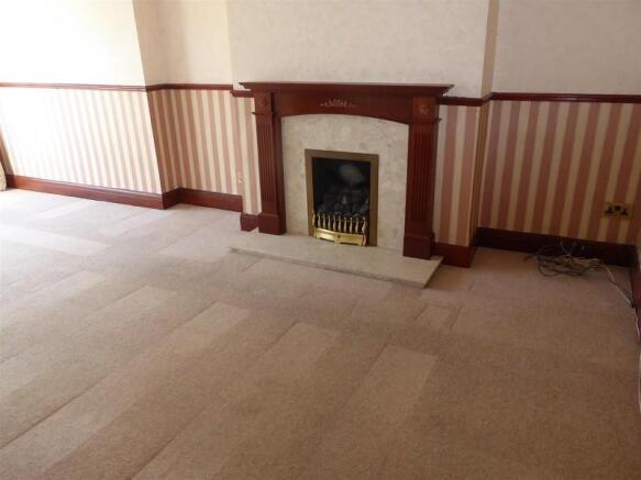 Sitting Room/Dining Room