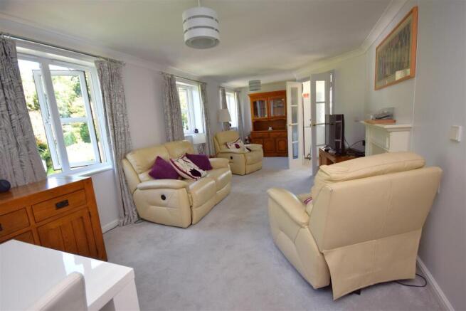 Lounge/Dining Room