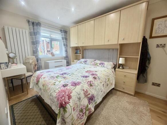2 bed Semi-Detached Bungalow for sale Image 7