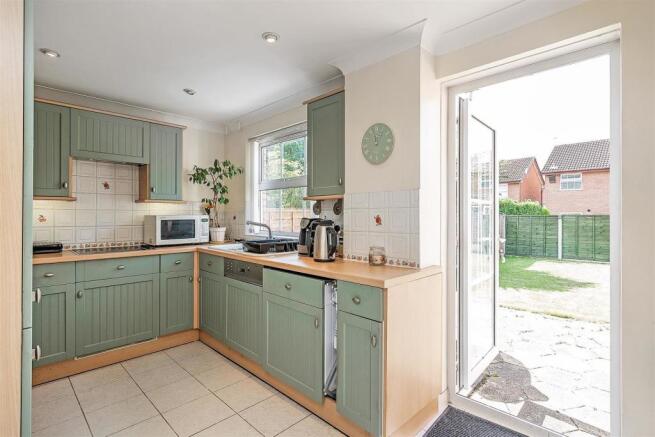 35 Austcliff Close-11_lo.jpg