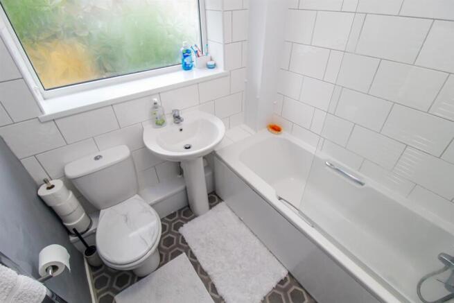 3 bed Town House for sale Image 3