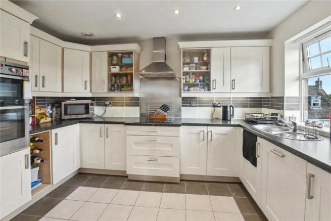 3 bed Apartment for sale Image 4