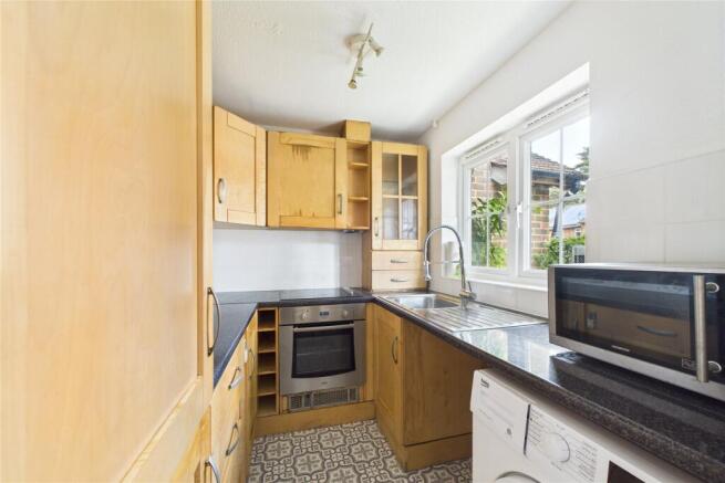 Queens Pine, Bracknell, Berkshire, RG12 photo 4