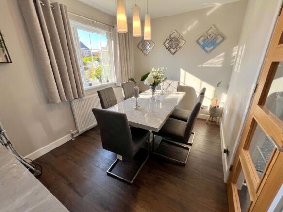 4 bed Semi-Detached for sale Image 9