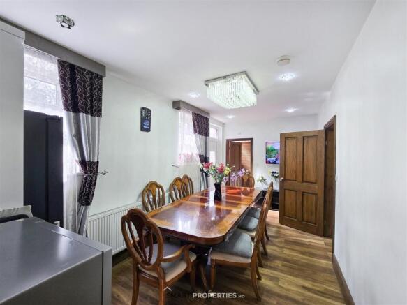 6 bed Detached for sale Image 6