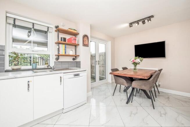 3 bed Semi-Detached for sale Image 10