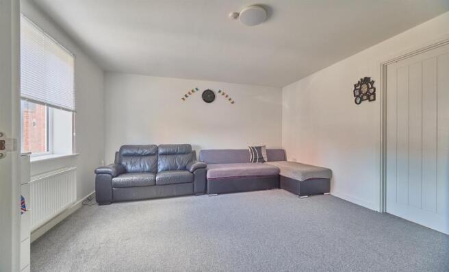 Lounge to front