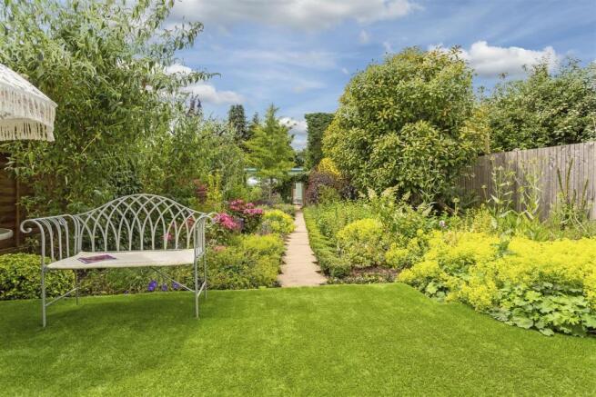 house-ballards-green-burgh-heath-106.jpg