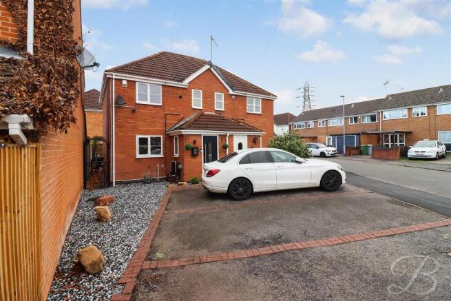 2-bed semi-detached on Kingsway Avenue, New Ollerton, Newark, £160,000