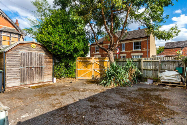 Rear garden/Hards...