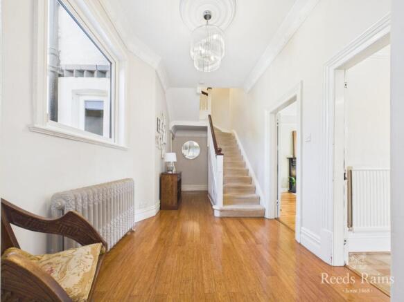 5 bed Semi-Detached for sale Image 3