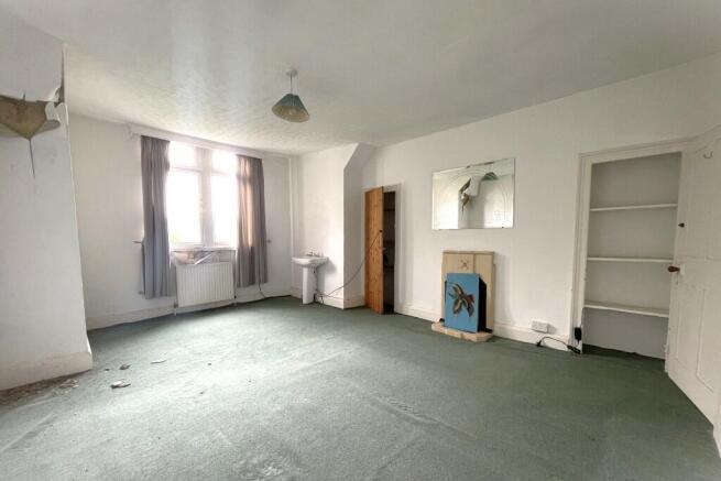 5 bed Semi-Detached for sale Image 10