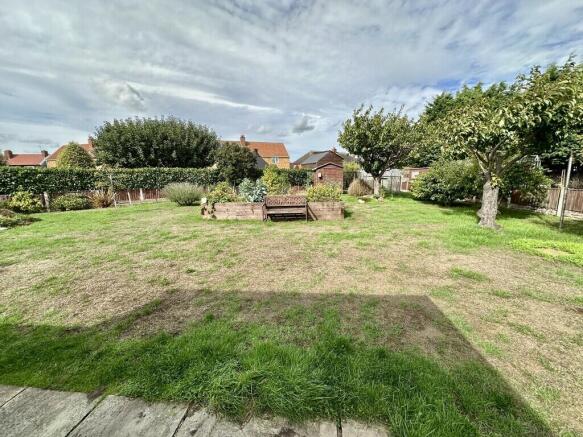 4 bed Detached Bungalow for sale Image 12
