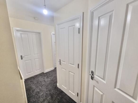 2 bed Apartment to rent Image 5