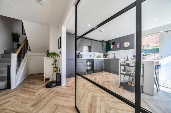 1439438-11-69d55d...