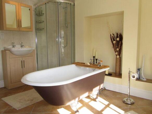 FAMILY BATHROOM