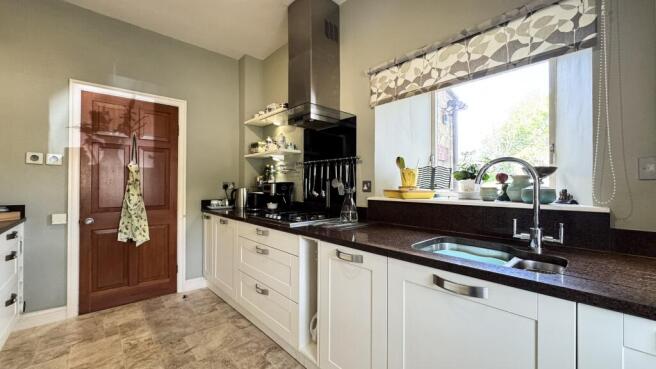 3 bed Semi-Detached for sale Image 9