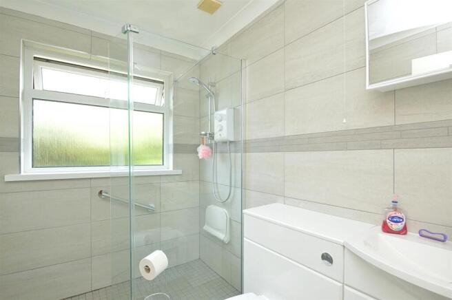 resizedShowerRoom.jpg