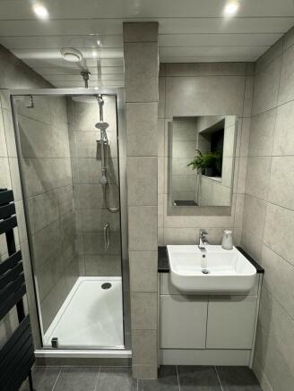 Main Bathroom 1