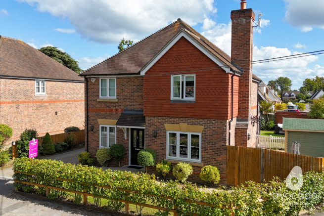 4-bed detached on The Avenue, Mortimer, £775,000