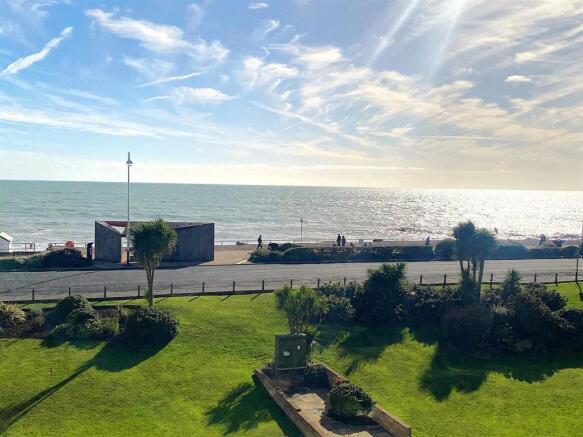 2-bed flat on West Parade, Bexhill, £265,000
