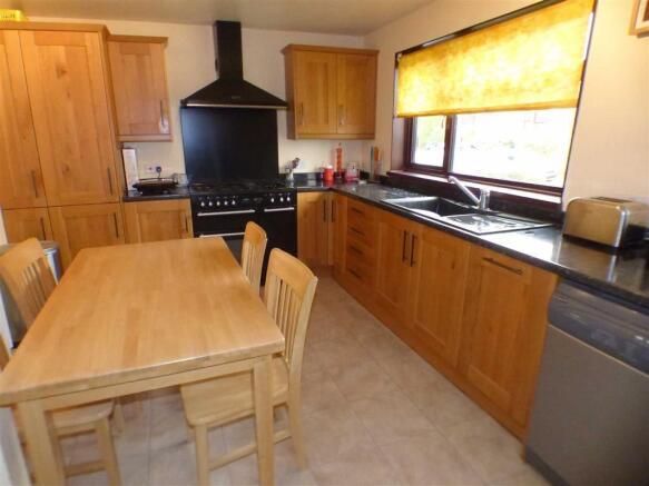 KITCHEN/BREAKFAST ROOM
