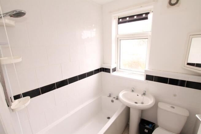 3 bed Terraced to rent Image 8