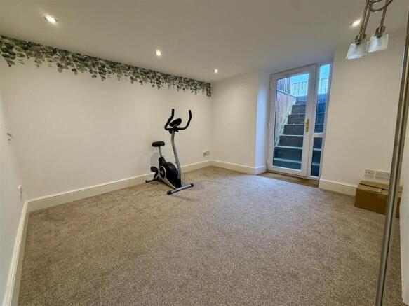 4 bed Terraced for sale Image 9