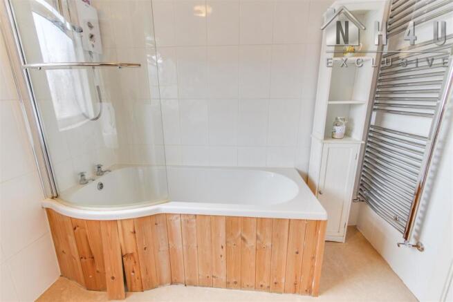 FAMILY BATHROOM: