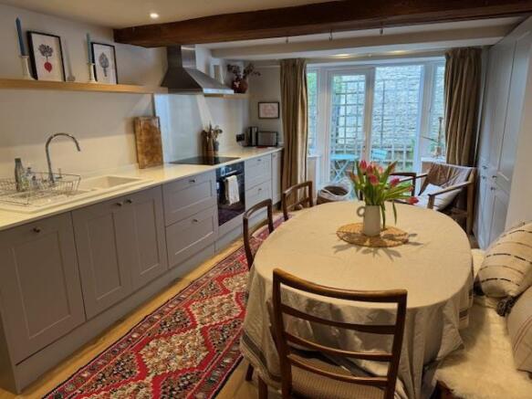 KITCHEN/DINING ROOM