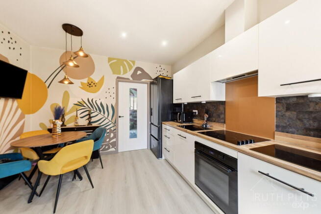 2 bed Detached for sale Image 8