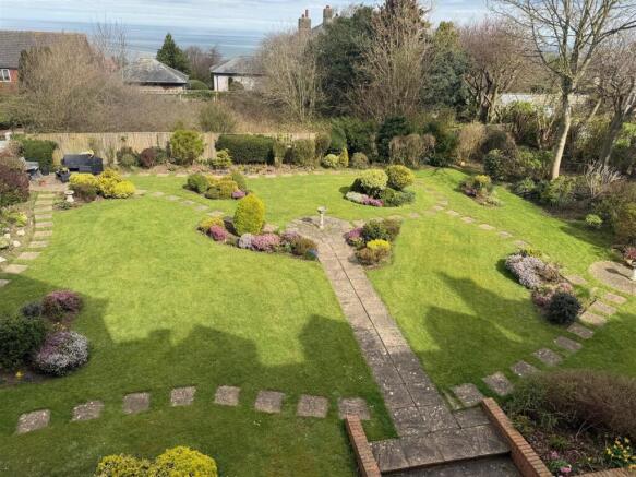 2 bed Flat for sale Image 5