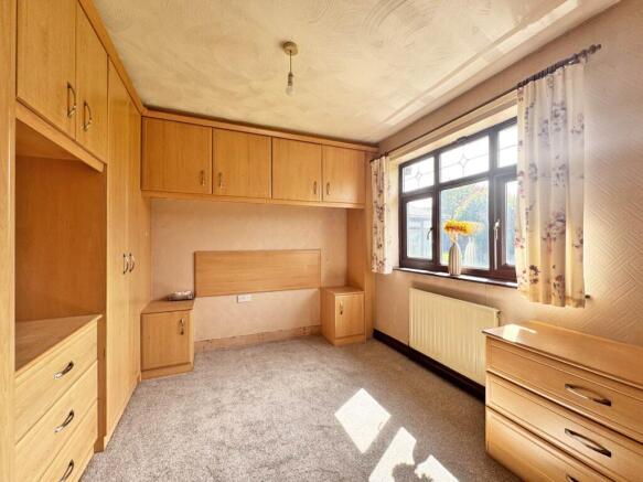 4 bed Detached Bungalow to rent Image 9