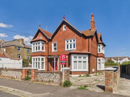 Queens Road, Worthing, BN11 3LX