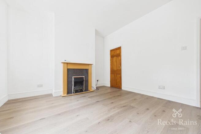 4 bed Terraced to rent Image 5