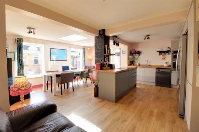Open Plan Kitchen, Dining & Livin...