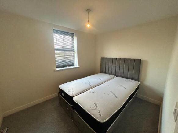 2 bed Apartment to rent Image 8