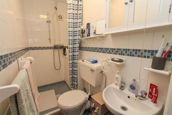 SHOWER ROOM.jpg