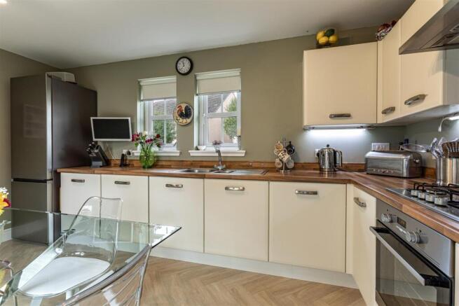 1 Kingfisher Grove Extras 06.JPG