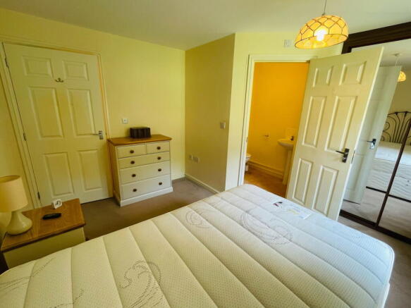 2 bed Ground Flat for sale Image 10
