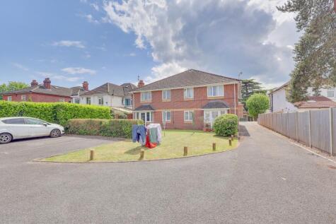 Obelisk Road, Woolston