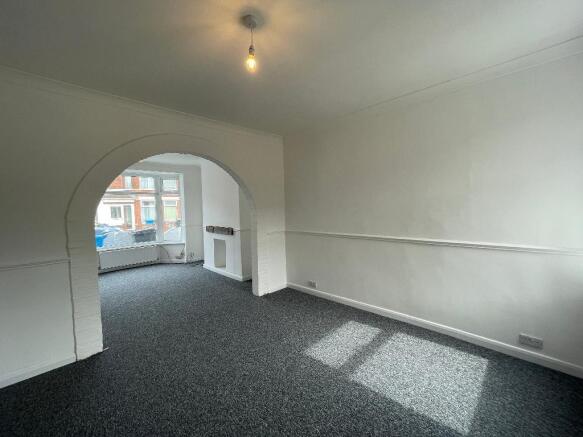 2 bed Terraced to rent Image 6